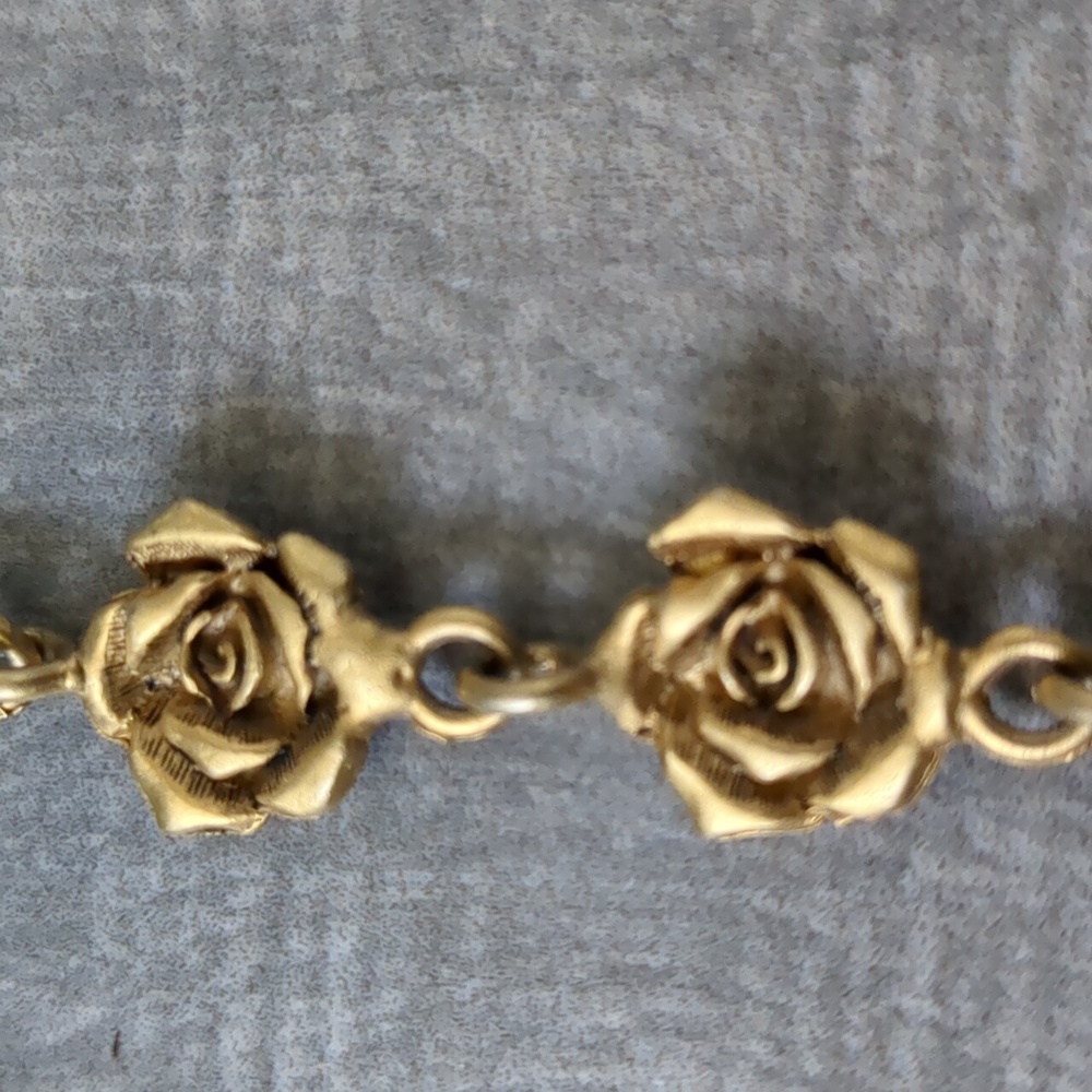Vintage Elegant Gold Rose Bracelet - Picture 2 of 6